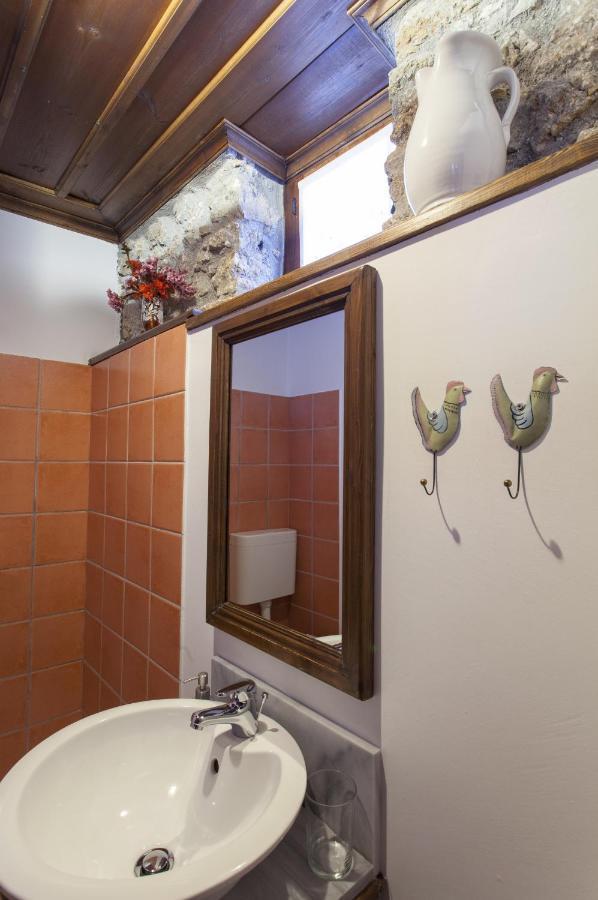 Mpelleiko Hotell Stemnitsa Exteriör bild