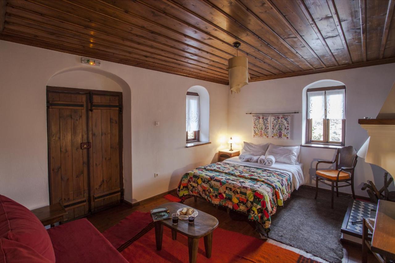 Mpelleiko Hotell Stemnitsa Exteriör bild
