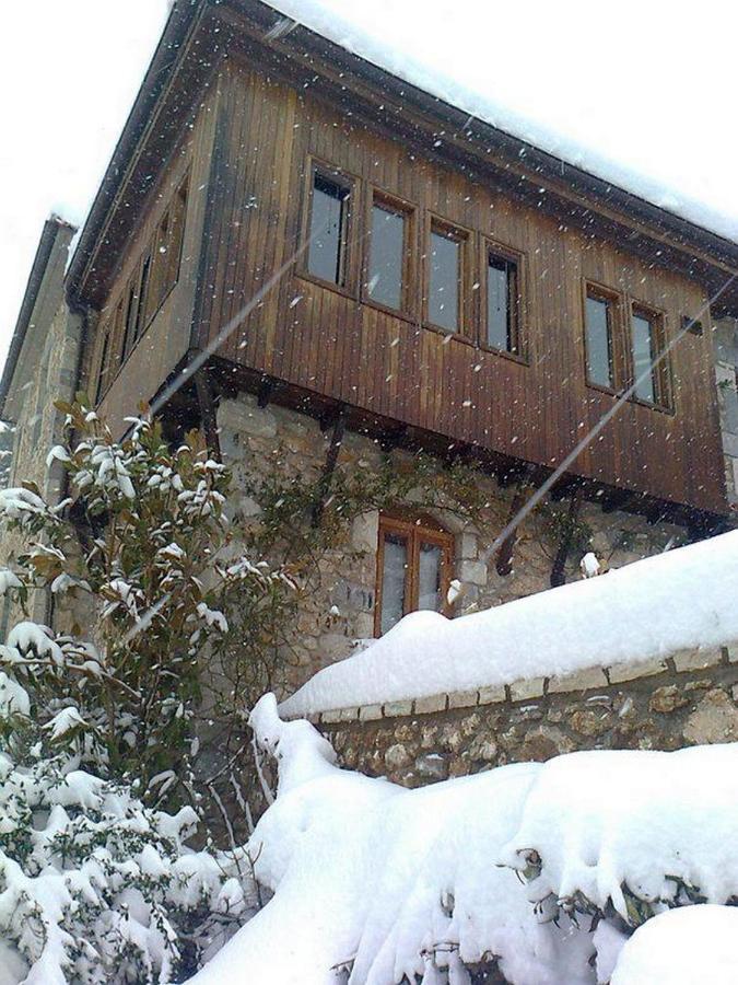 Mpelleiko Hotell Stemnitsa Exteriör bild